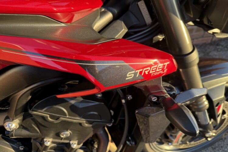 TRIUMPH STREET TRIPLE 765