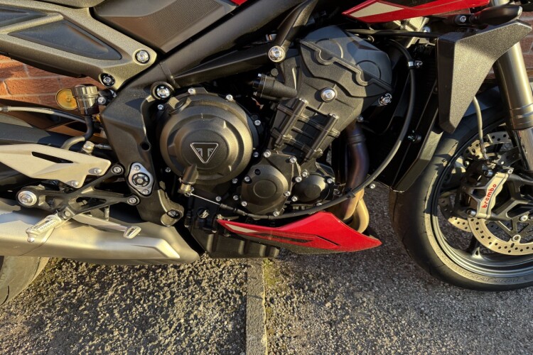 TRIUMPH STREET TRIPLE 765