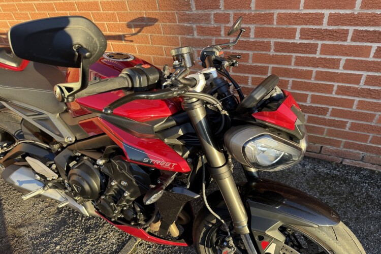 TRIUMPH STREET TRIPLE 765