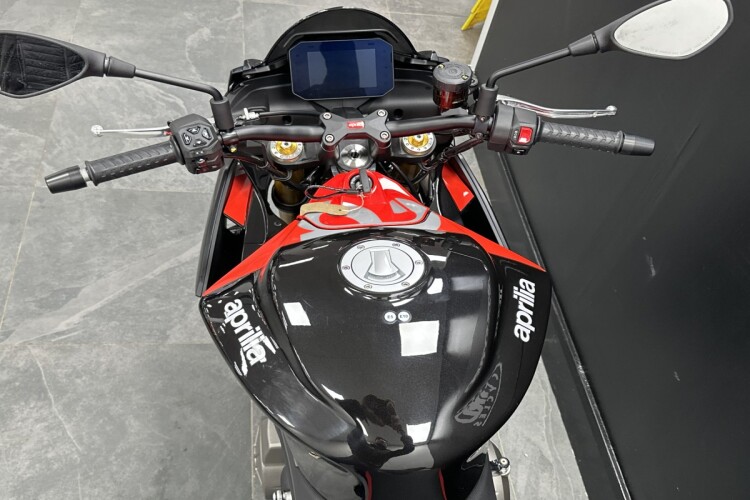 APRILIA TUONO 660