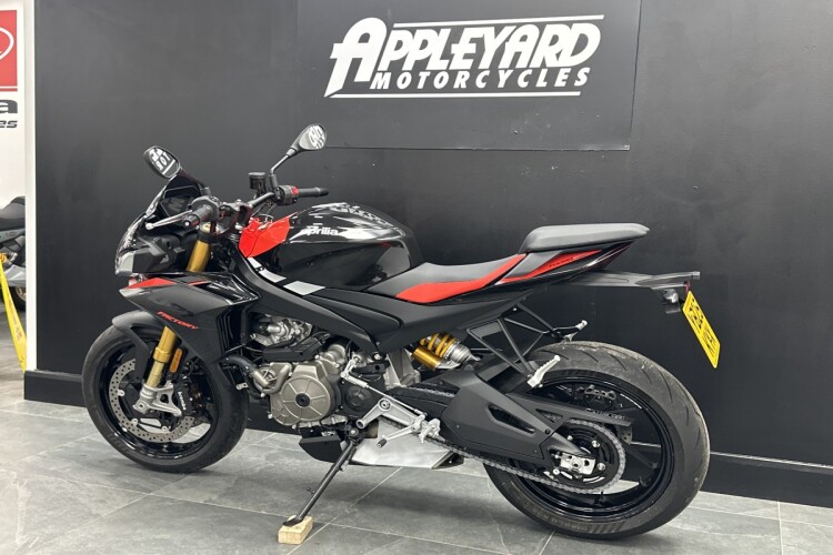 APRILIA TUONO 660