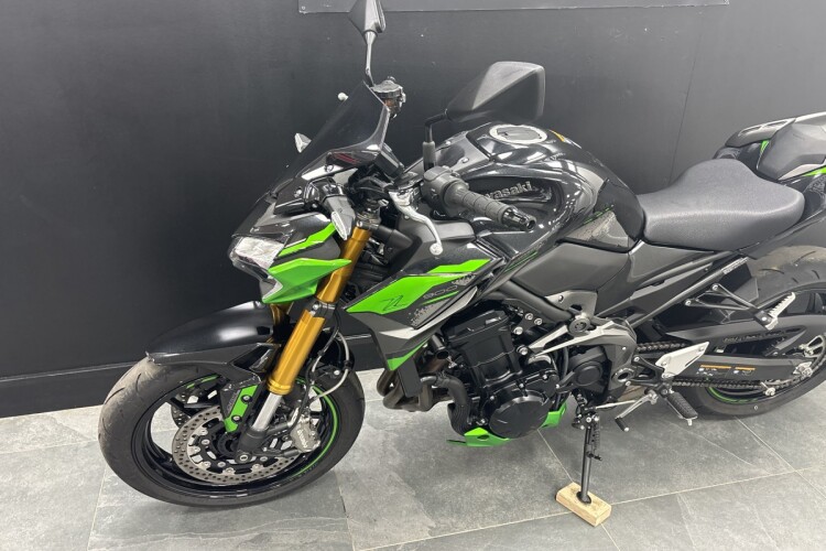 KAWASAKI Z900
