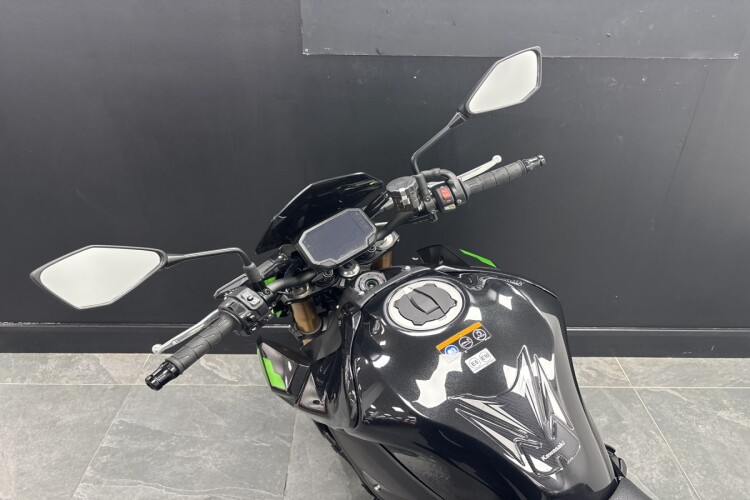 KAWASAKI Z900