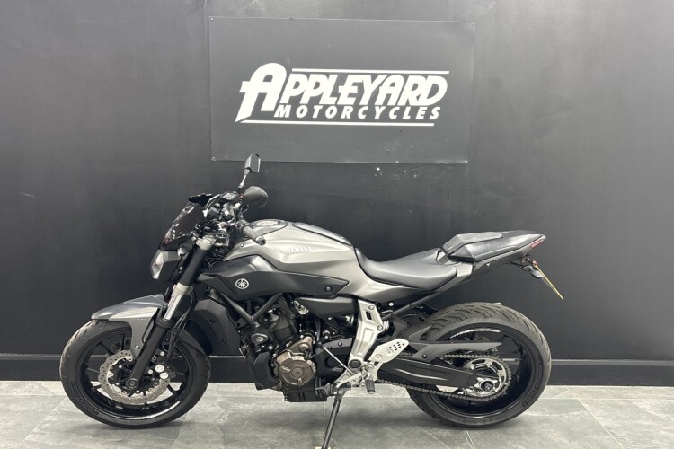 YAMAHA MT-07
