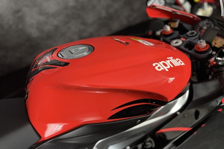 APRILIA RSV 1000