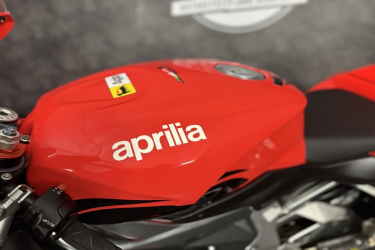 APRILIA RSV 1000