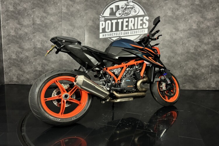 KTM 1290 SUPER DUKE R