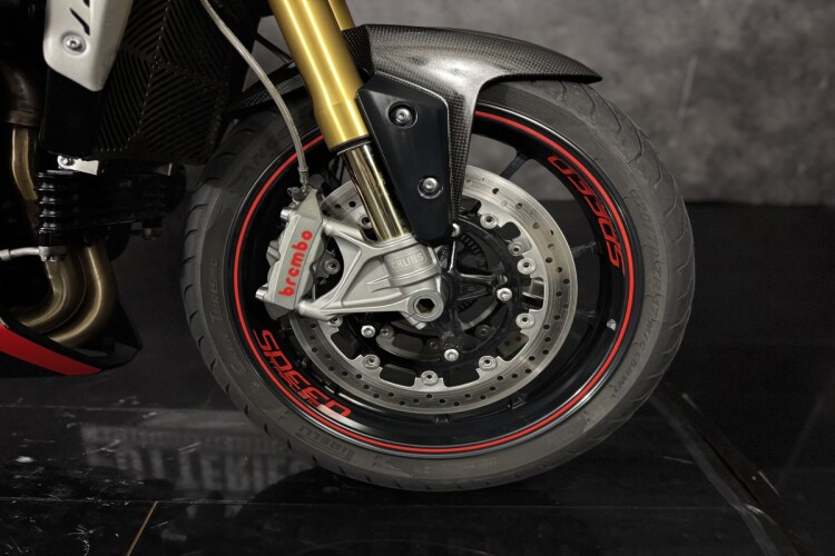 TRIUMPH SPEED TRIPLE 1050