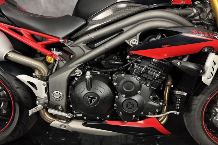 TRIUMPH SPEED TRIPLE 1050