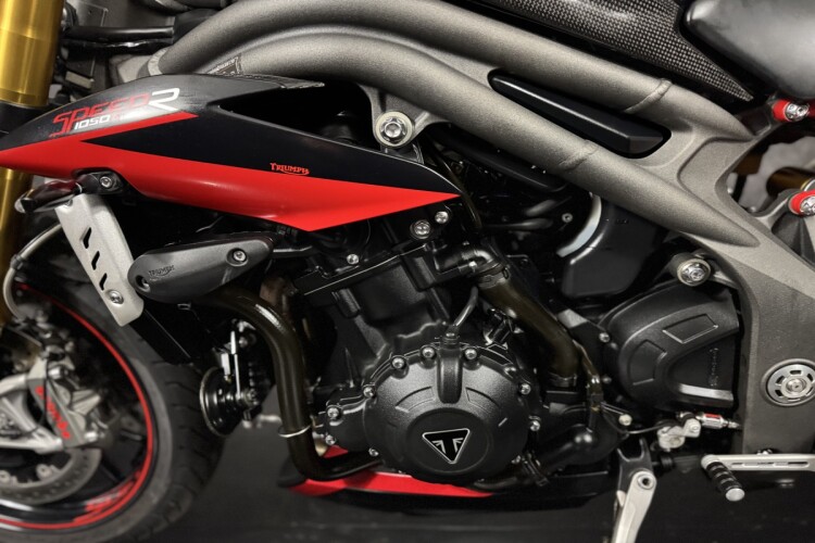 TRIUMPH SPEED TRIPLE 1050