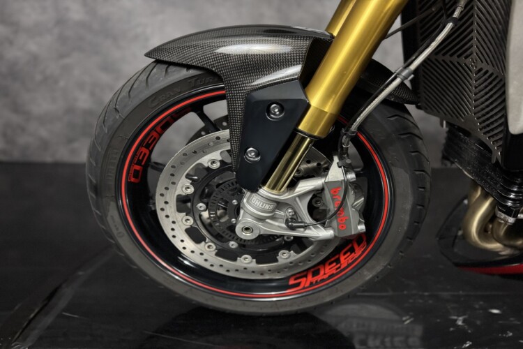 TRIUMPH SPEED TRIPLE 1050