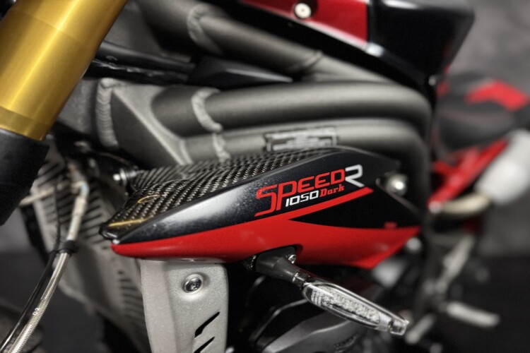 TRIUMPH SPEED TRIPLE 1050