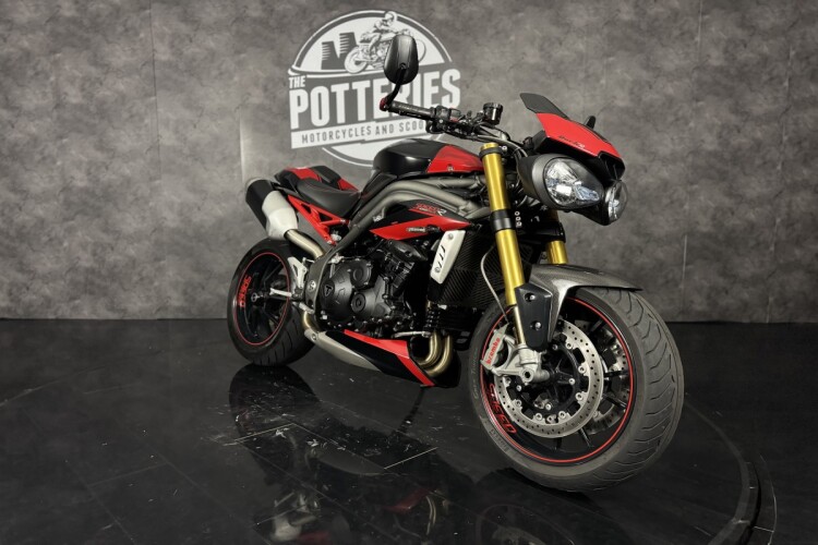 TRIUMPH SPEED TRIPLE 1050
