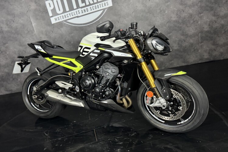 TRIUMPH STREET TRIPLE 765