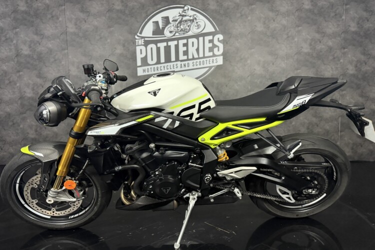 TRIUMPH STREET TRIPLE 765