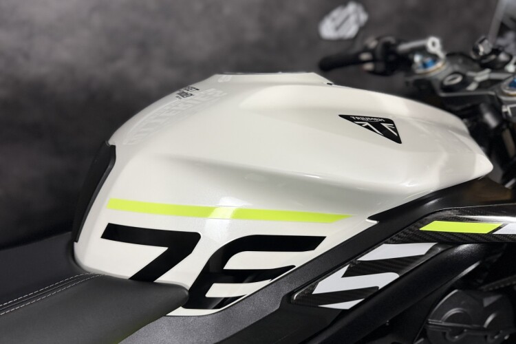 TRIUMPH STREET TRIPLE 765