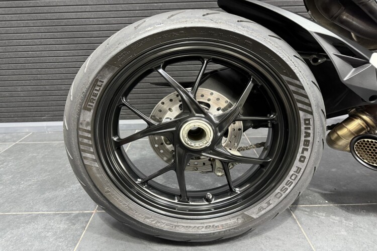 DUCATI STREETFIGHTER V2