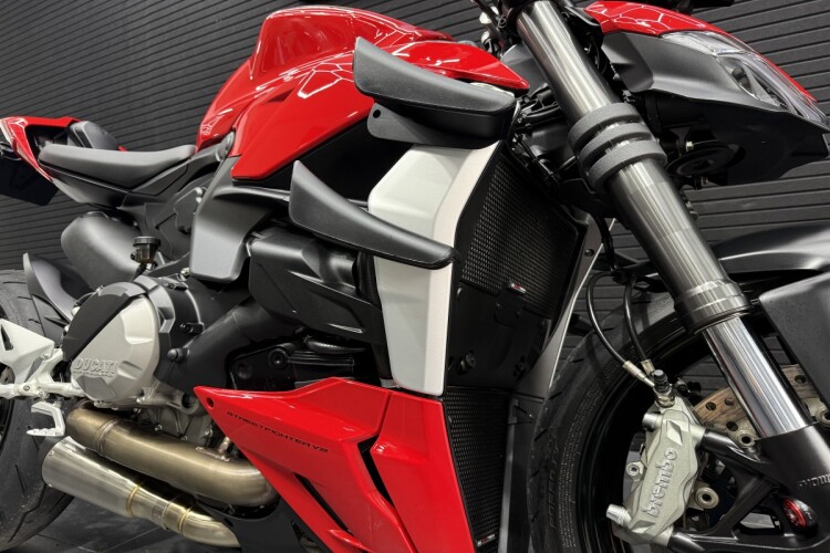 DUCATI STREETFIGHTER V2