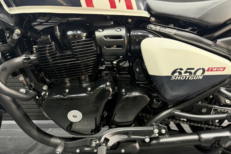 ROYAL ENFIELD SHOTGUN 650