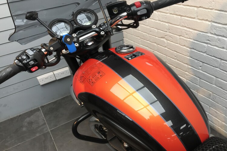 TRIUMPH BONNEVILLE T120