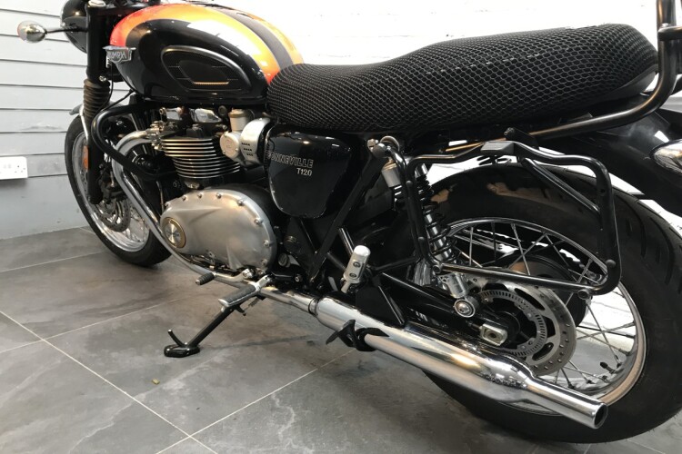 TRIUMPH BONNEVILLE T120
