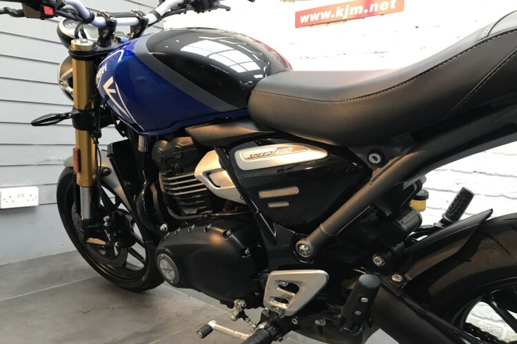 TRIUMPH SPEED 400