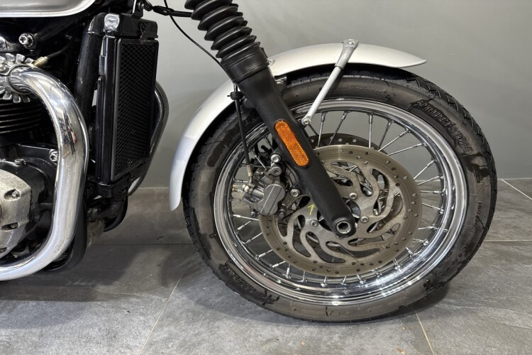 TRIUMPH BONNEVILLE T120