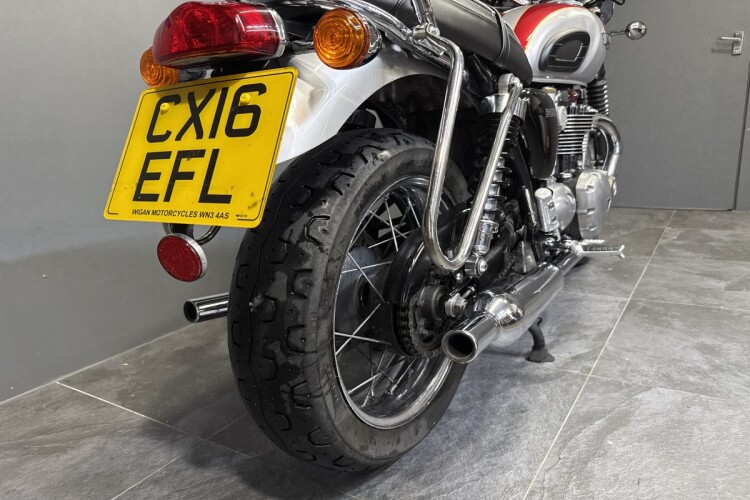 TRIUMPH BONNEVILLE T120