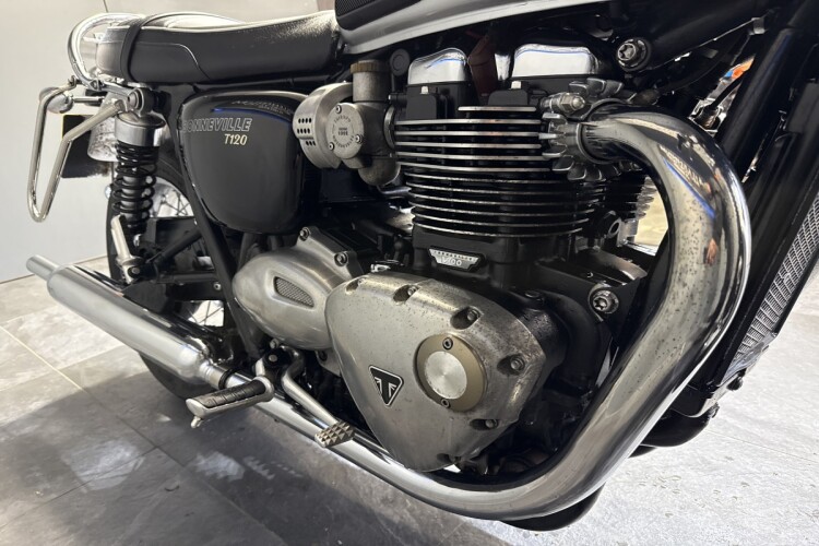 TRIUMPH BONNEVILLE T120