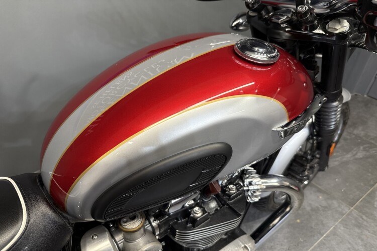 TRIUMPH BONNEVILLE T120