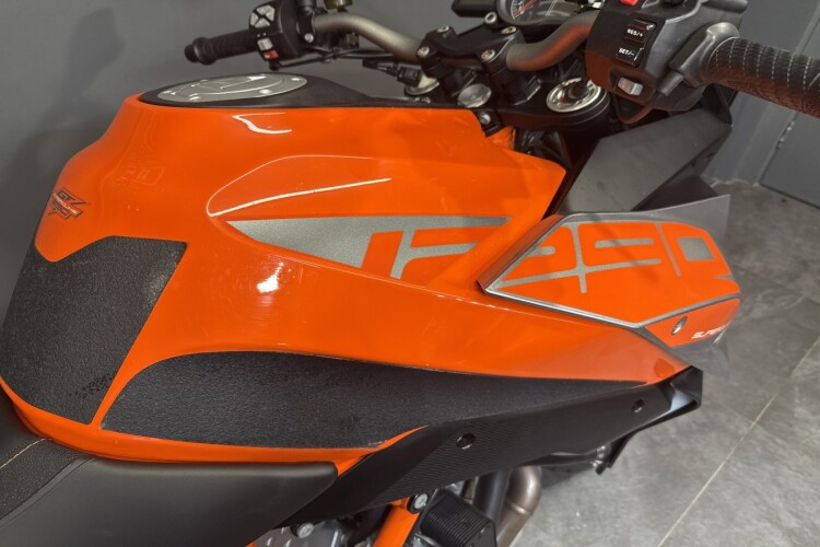 KTM 1290 SUPER DUKE GT