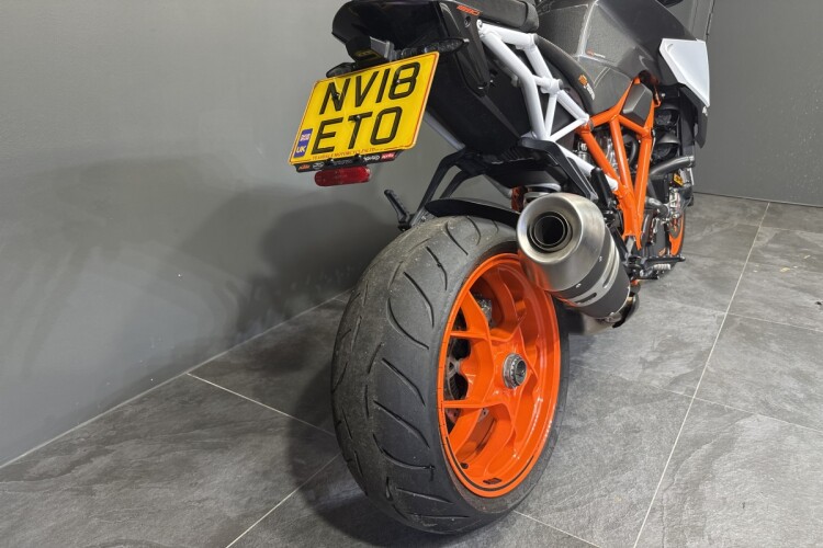 KTM 1290 SUPER DUKE R