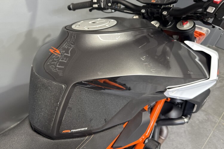 KTM 1290 SUPER DUKE R