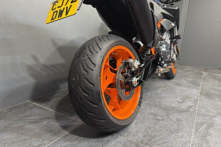 KTM 890 DUKE