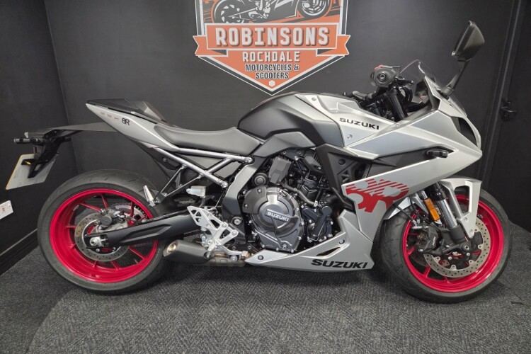 SUZUKI GSX-8R