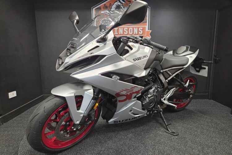 SUZUKI GSX-8R