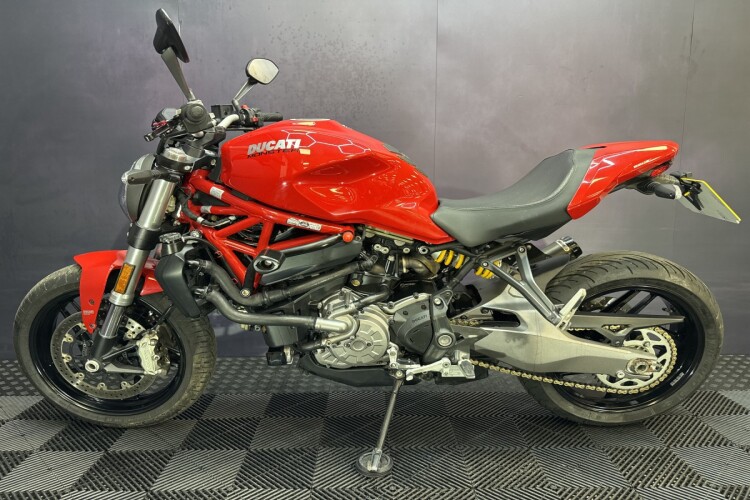 DUCATI MONSTER 821