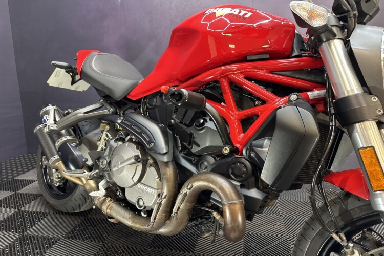 DUCATI MONSTER 821