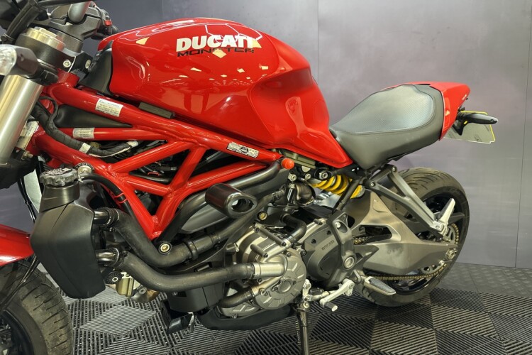 DUCATI MONSTER 821