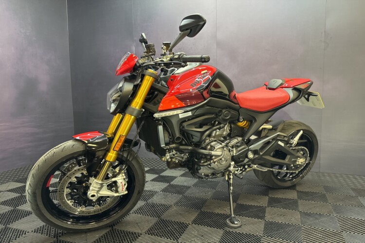 DUCATI MONSTER 937