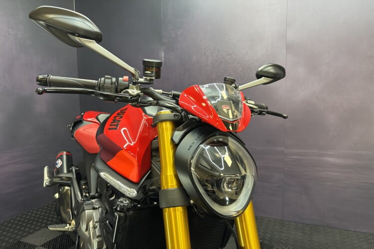 DUCATI MONSTER 937