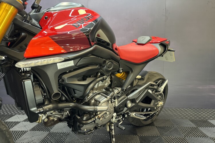 DUCATI MONSTER 937
