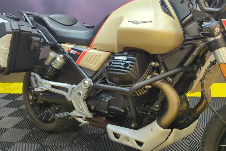 MOTO GUZZI V85