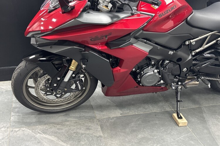 SUZUKI GSX-S1000GT+