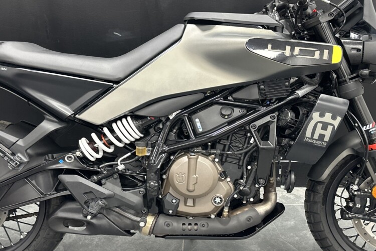 HUSQVARNA SVARTPILEN 401