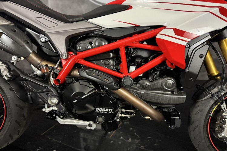 DUCATI HYPERMOTARD 939