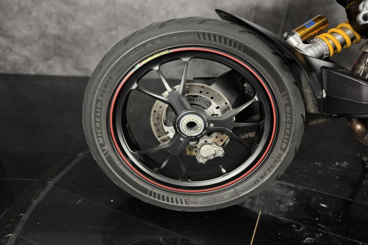 DUCATI HYPERMOTARD 939