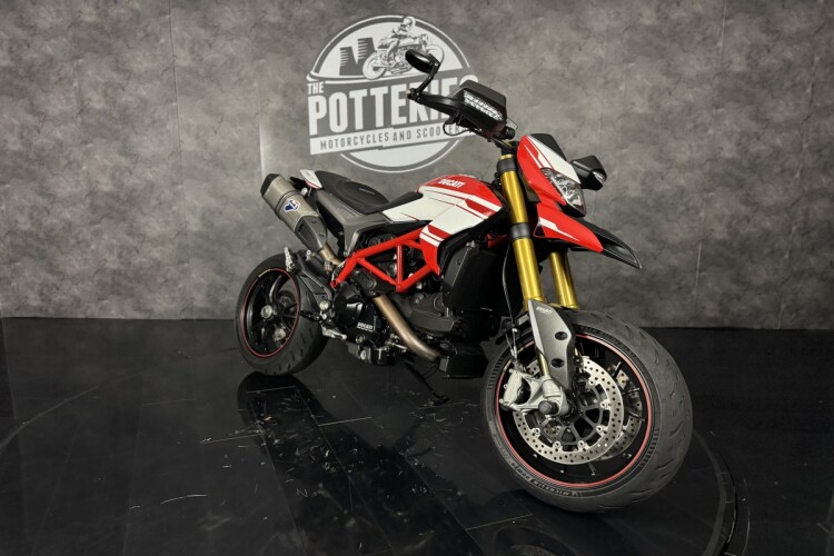 DUCATI HYPERMOTARD 939