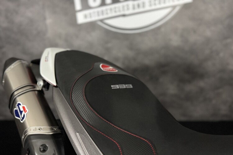 DUCATI HYPERMOTARD 939