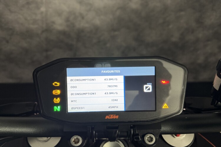 KTM 1290 SUPER DUKE R